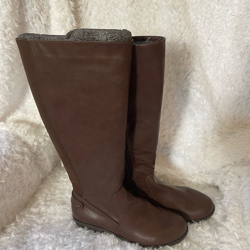 NWOT Brown knee high riding boots with side zipper and elastic extensions size9